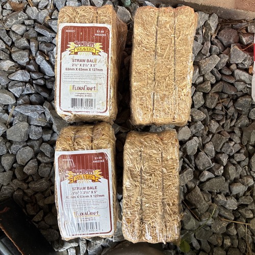 Flora craft straw bale - craft, hay