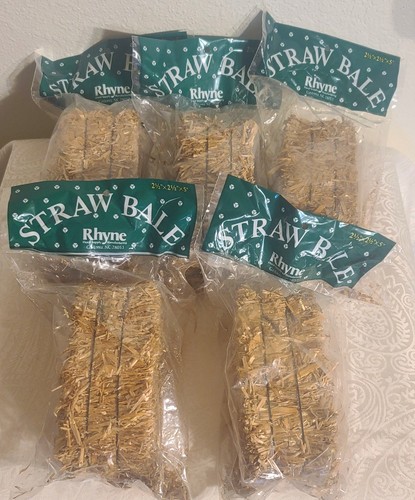 Lot straw hay bales - of,